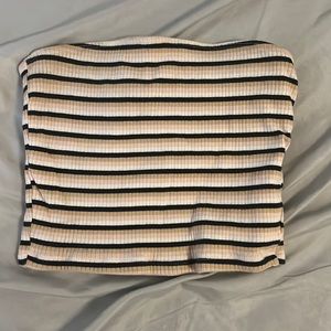 Crop top . Great condition, just doesn’t fit anymore